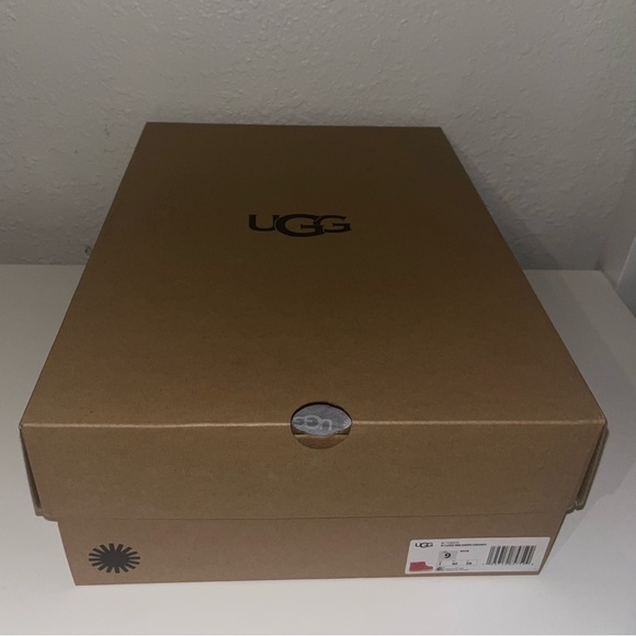 UGG Mini Sherpa Corduroy Platform Boot NIB 9US CHURRO UGGS in NANTUCKET CORAL - Picture 2 of 8